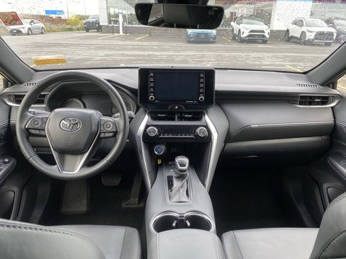 Used 2022 Toyota Venza XLE image 12