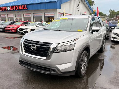 Used 2024 Nissan Pathfinder SV FWD image 4