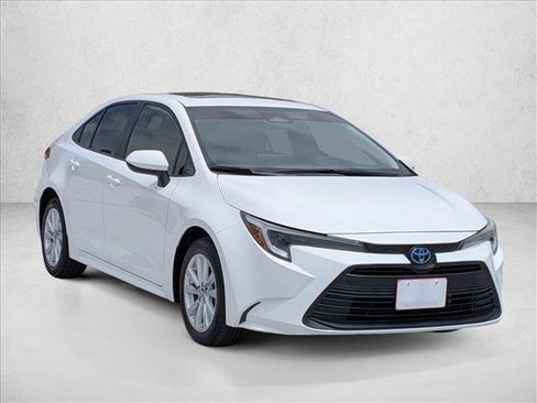 Used 2024 Toyota Corolla LE w/ LE Premium Package FWD image 3