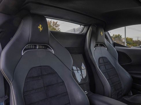 Used 2023 Ferrari SF90 Spider image 43