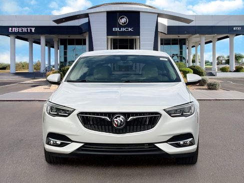 Used 2019 Buick Regal Essence w/ Driver Confidence Package I FWD image 4