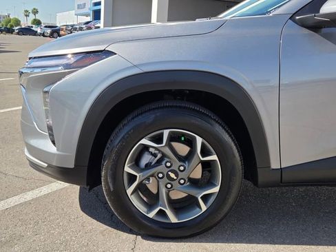 Used 2025 Chevrolet Trax LT w/ Driver Confidence Package image 9