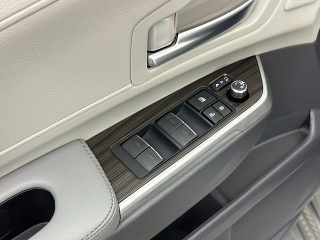 Used 2024 Toyota Sienna Limited AWD/4WD image 18