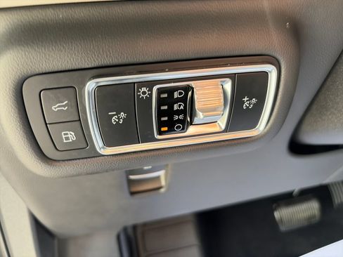 Used 2025 Lincoln Nautilus Premier AWD/4WD image 18