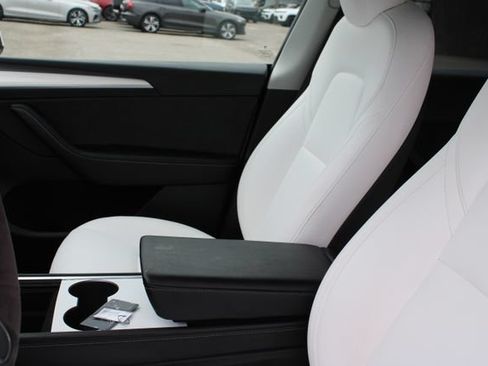 Used 2022 Tesla Model Y Long Range AWD/4WD image 28