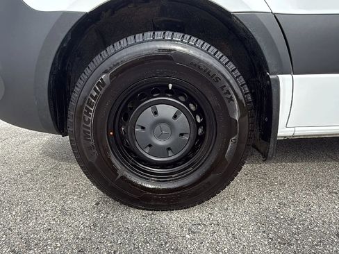 Used 2024 Mercedes-Benz Sprinter 2500 w/ Acoustic Package image 23