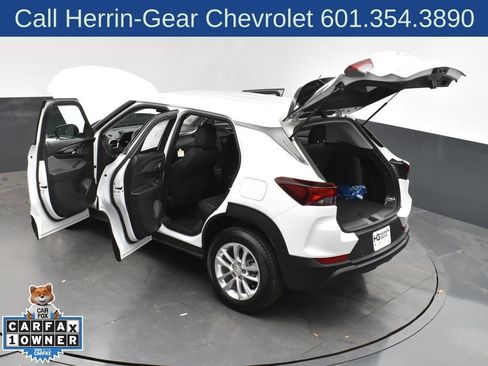 Used 2025 Chevrolet TrailBlazer LS w/ LS Convenience Package FWD image 2