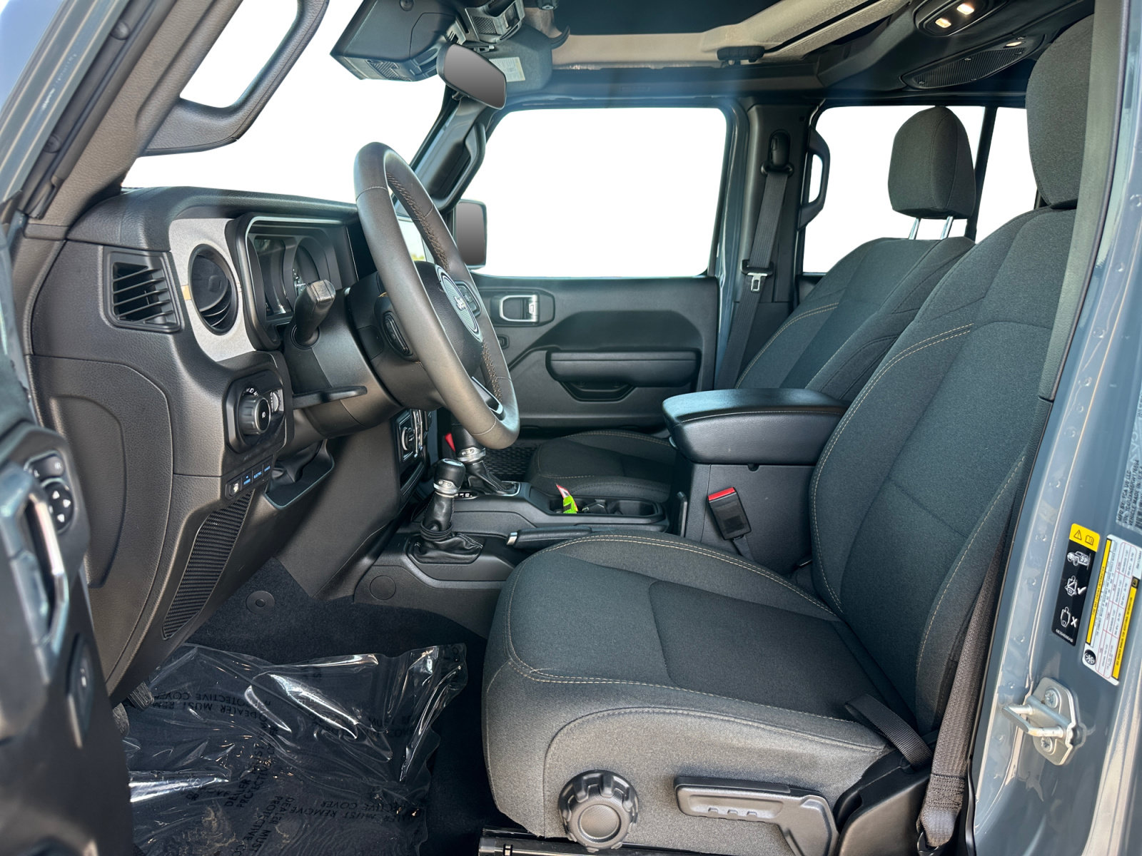 Used 2024 Jeep Wrangler Unlimited AWD/4WD image 9