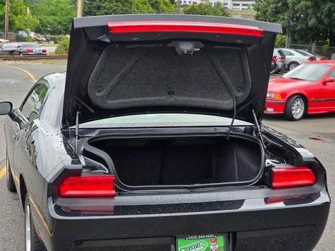 Used 2010 Dodge Challenger SE image 34