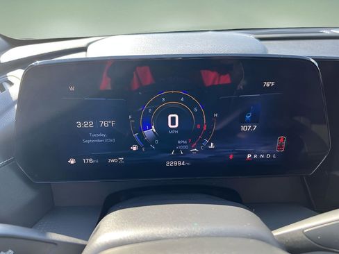 Used 2025 Chevrolet Traverse LT image 11