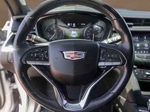 Used 2021 Cadillac XT6 Premium Luxury FWD image 12