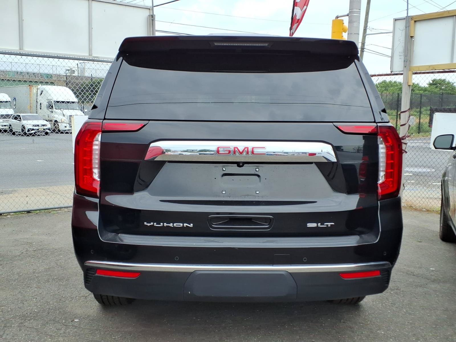 Used 2024 GMC Yukon XL SLT AWD/4WD image 5