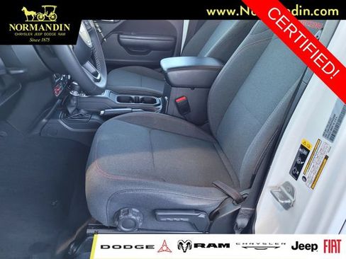 Certified 2025 Jeep Wrangler Unlimited Rubicon AWD/4WD image 16