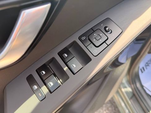Certified 2023 Kia Niro EX FWD image 13