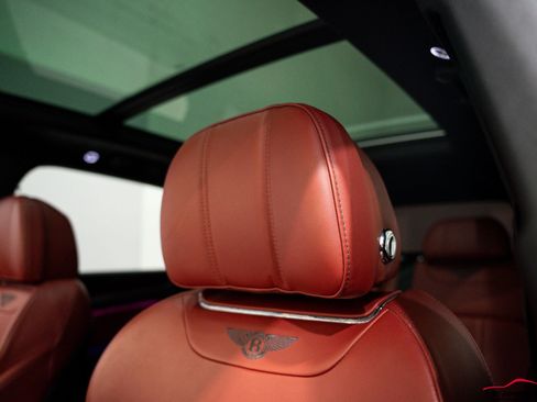 Used 2018 Bentley Bentayga image 41