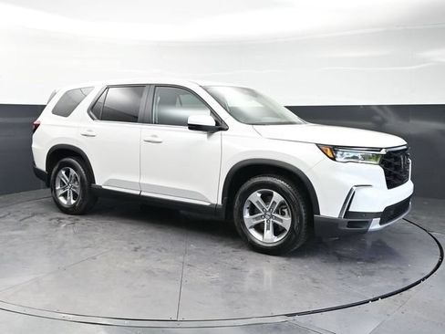Used 2025 Honda Pilot EX-L image 3