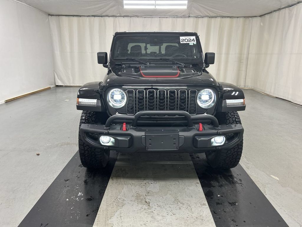 Used 2024 Jeep Gladiator Rubicon w/ Technology Group AWD/4WD image 3