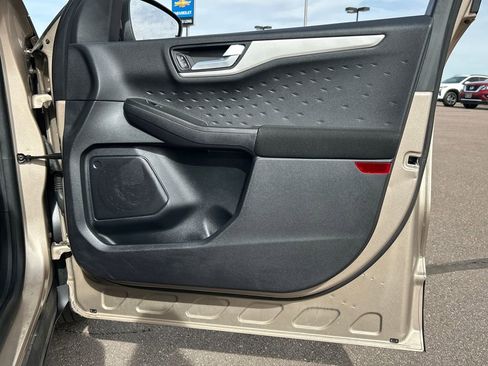 Used 2020 Ford Escape SE image 32