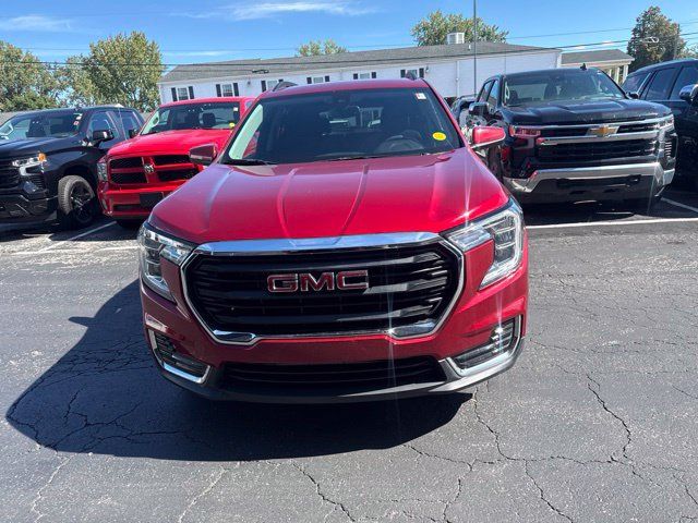 Used 2024 GMC Terrain SLE w/ Driver Convenience Package FWD image 11