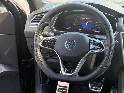 Used 2024 Volkswagen Tiguan SE R-Line AWD/4WD image 10