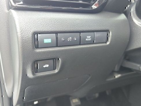 Used 2024 Nissan Sentra SV FWD image 17