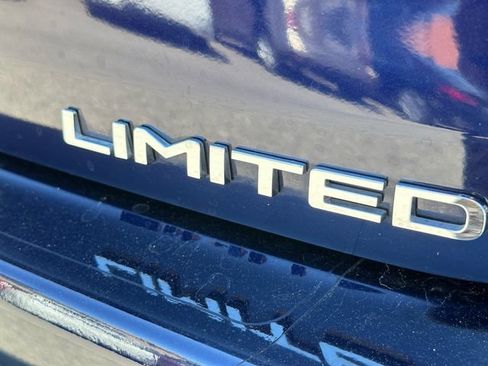Used 2025 Toyota Highlander Limited AWD/4WD image 12