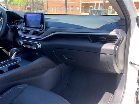 Used 2025 Nissan Altima 2.5 SV image 19