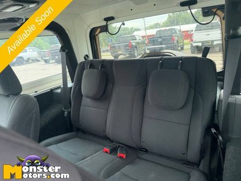 Used 2022 Jeep Wrangler Sport AWD/4WD image 9