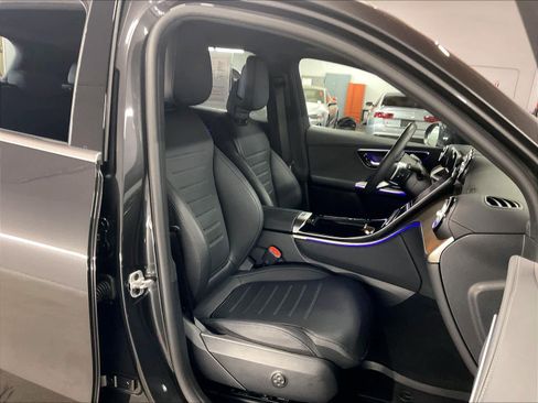 Used 2025 Mercedes-Benz GLC 350e 4MATIC image 9