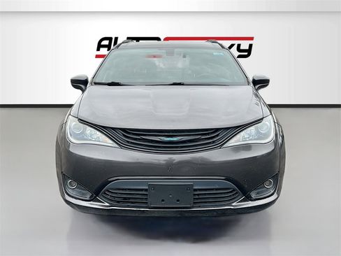 Used 2019 Chrysler Pacifica Touring-L w/ S Appearance Package image 2