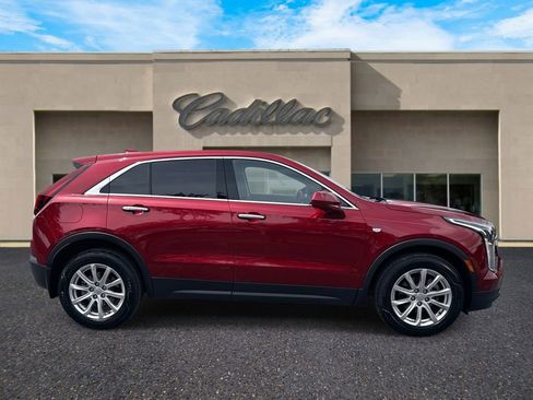 Used 2019 Cadillac XT4 Luxury image 2