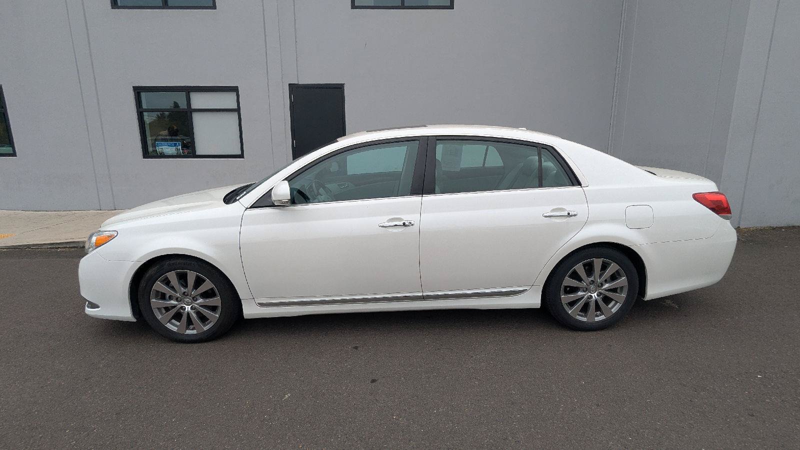 Used 2011 Toyota Avalon Limited FWD image 6