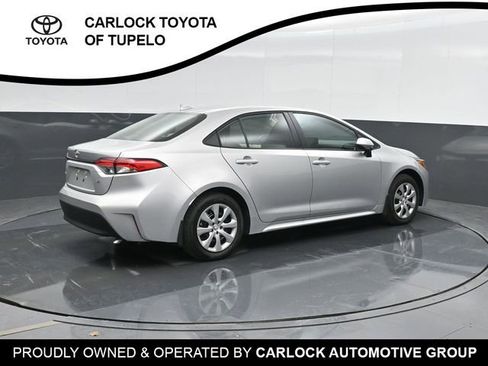 Used 2025 Toyota Corolla LE image 3