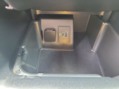 Used 2025 Ford Explorer Active RWD image 36