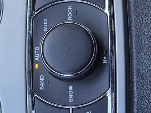 Used 2018 Jeep Grand Cherokee Overland image 25