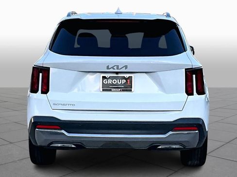 Certified 2025 Kia Sorento S image 4