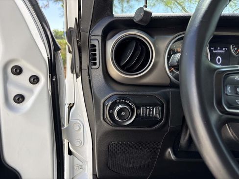 Used 2018 Jeep Wrangler Unlimited Sport S AWD/4WD image 17