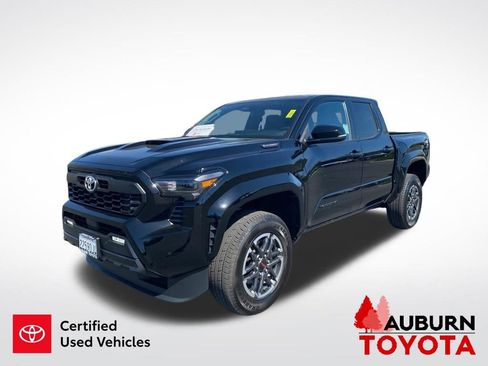 Certified 2025 Toyota Tacoma TRD Sport w/ TRD Sport Upgrade Package AWD/4WD image 4