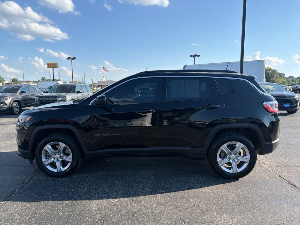 Used 2023 Jeep Compass Latitude w/ Convenience Group AWD/4WD image 6