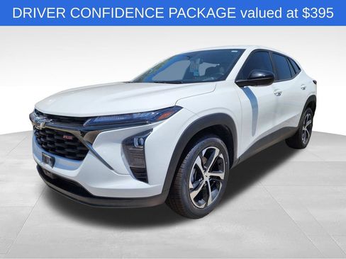 Used 2024 Chevrolet Trax RS w/ Driver Confidence Package FWD image 2