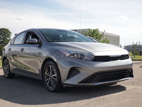 Used 2022 Kia Forte LXS w/ LXS Technology Package FWD image 6