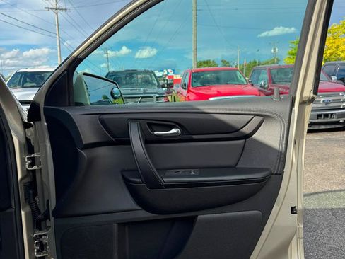 Used 2016 Chevrolet Traverse LT w/ Style and Technology Package FWD image 18