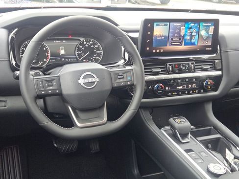 New 2026 Nissan Pathfinder SV w/ SV Premium Package AWD/4WD image 18