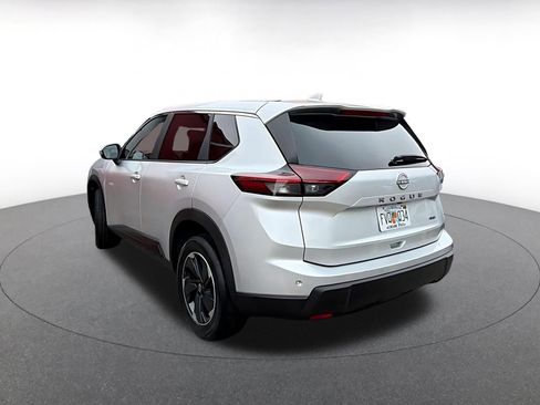 Used 2025 Nissan Rogue SV AWD/4WD image 4