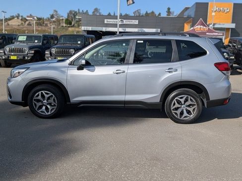 Used 2021 Subaru Forester Premium image 8