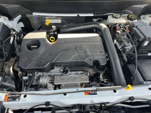 Used 2024 GMC Terrain SLE image 32