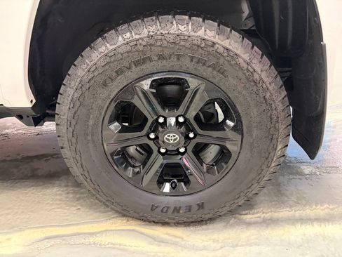 Used 2022 Toyota 4Runner SR5 Premium w/ Moonroof Package AWD/4WD image 29