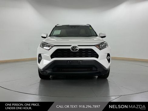 Used 2020 Toyota RAV4 XLE Premium FWD image 2