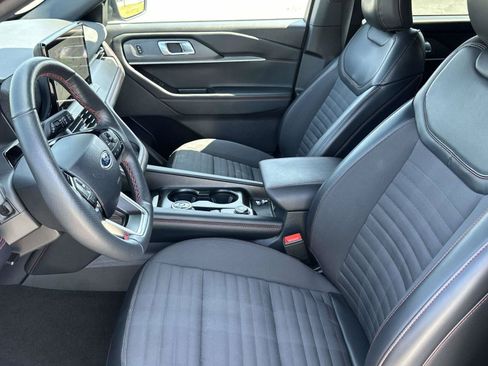 Used 2025 Ford Explorer ST-Line w/ ST-Line Street Pack AWD/4WD image 16