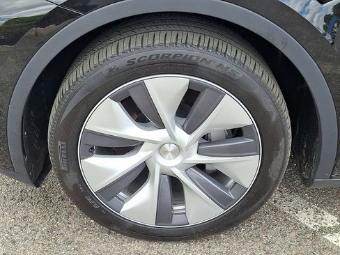 Used 2023 Tesla Model Y Long Range AWD/4WD image 28